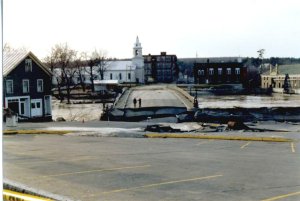 Flood  of 4 2 87 Engineers on southside bridge 